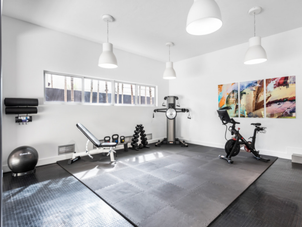 Miami Waterfront Luxury Villa - 4 Bedrooms Boater`s Retreat with Gym & Pool
